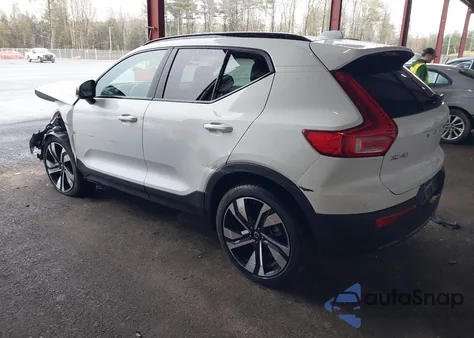 2025 Volvo Xc40 B5 Plus Dark Theme z USA, uszkodzony, nr VIN YV4L12UC2S2525477